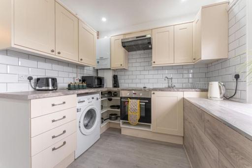 Walsgrave Road Apartment - 5 Beds - Free Parking & Wi-Fi Coventry Exterior photo